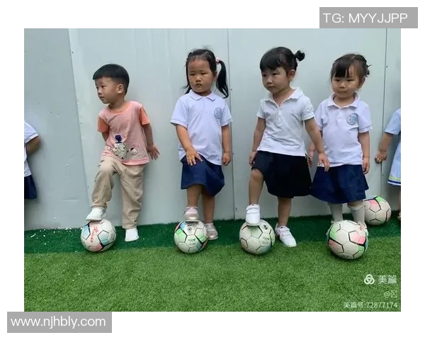 足球明星的另一半揭秘她们背后的故事与生活点滴