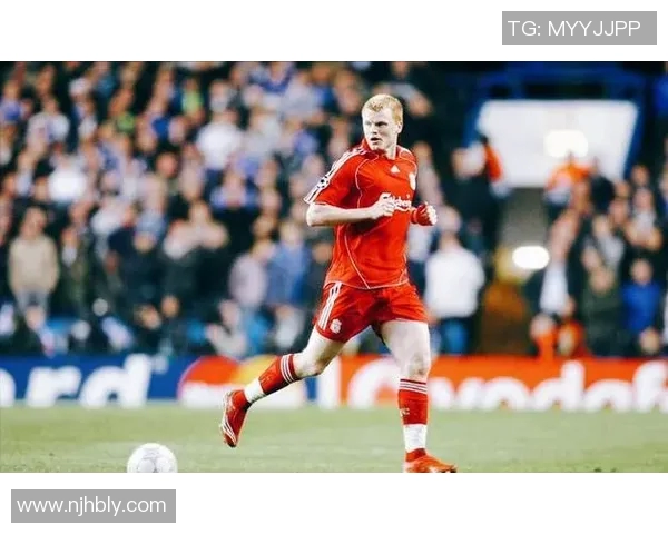 重炮足球明星盘点：那些以强力射门闻名的球员名字解析